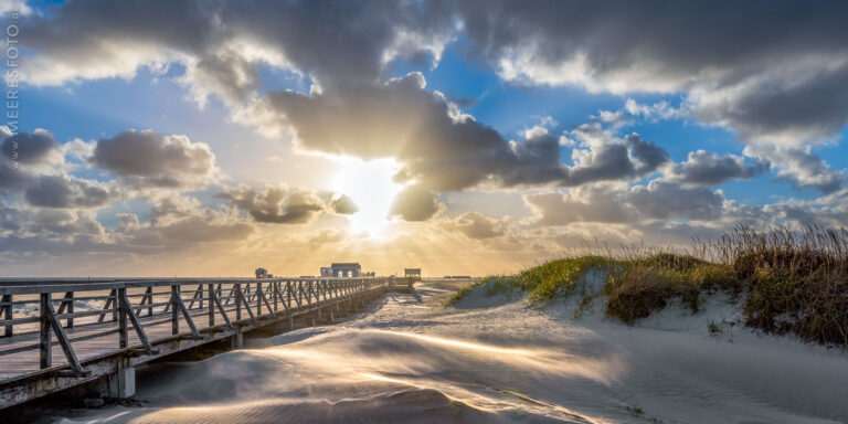 Strandbrücke bei Sturm